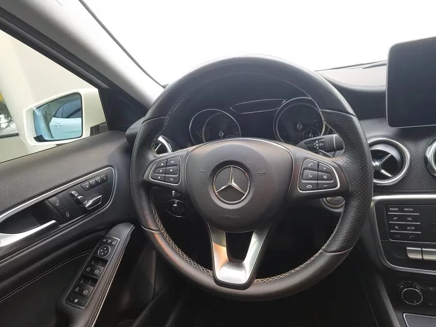 Mercedes Benz GLA