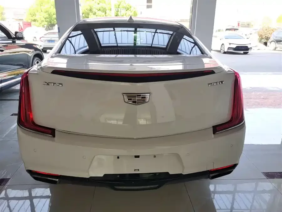 Cadillac XTS