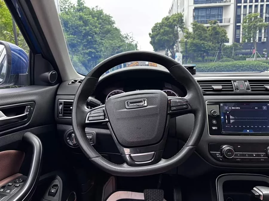 Qoros 5