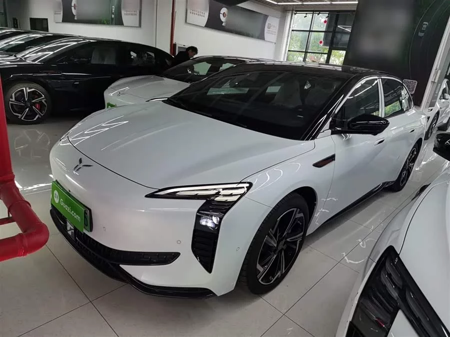 Hongqi EH7