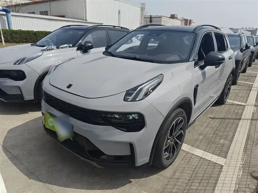 Lynk & Co 01