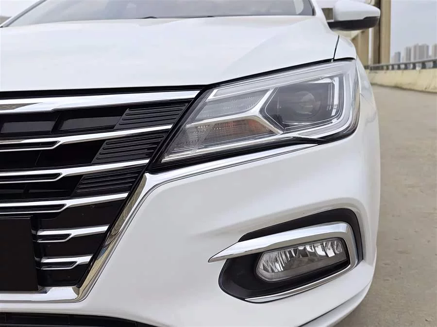 Roewe i5