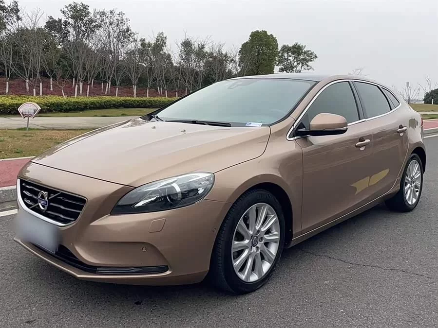 Volvo V40