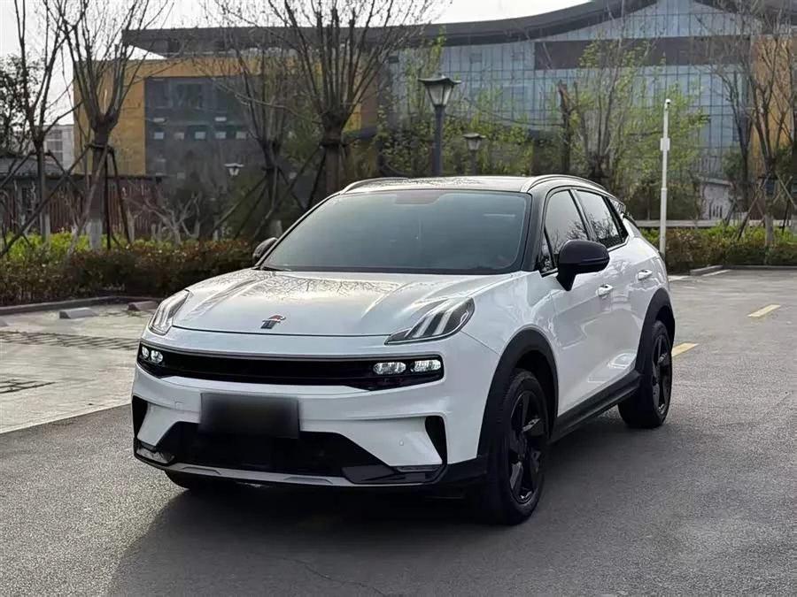 Lynk & Co 06