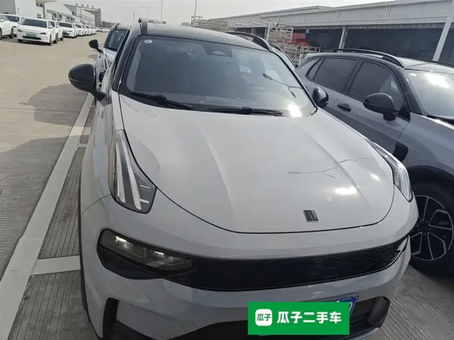 Lynk & Co 01