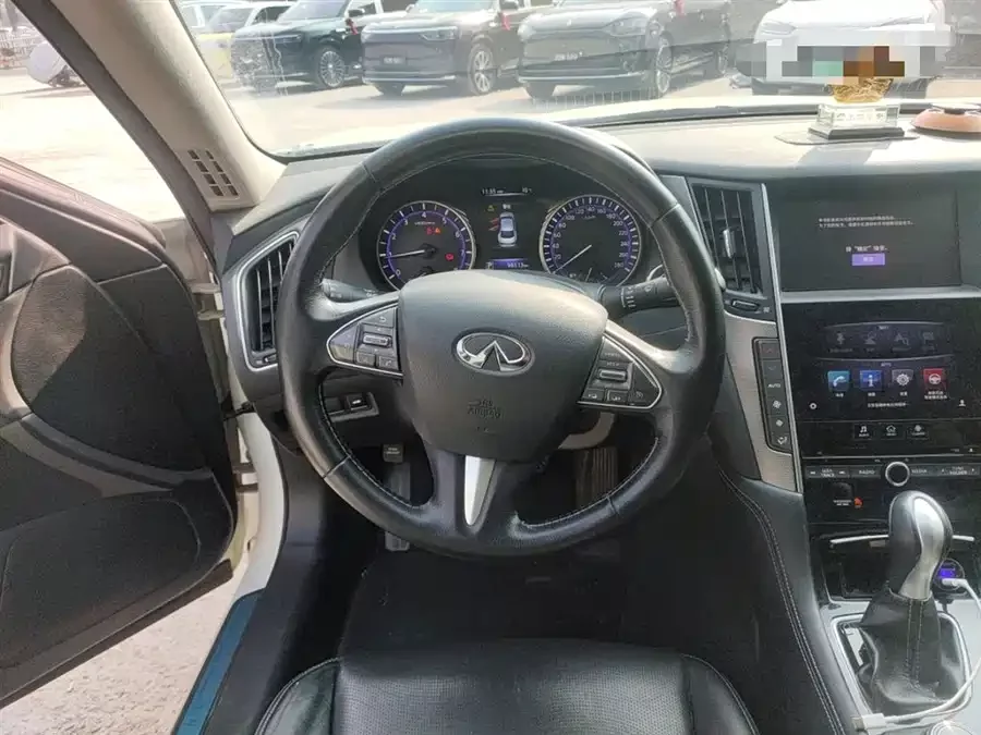 Infiniti Q50L