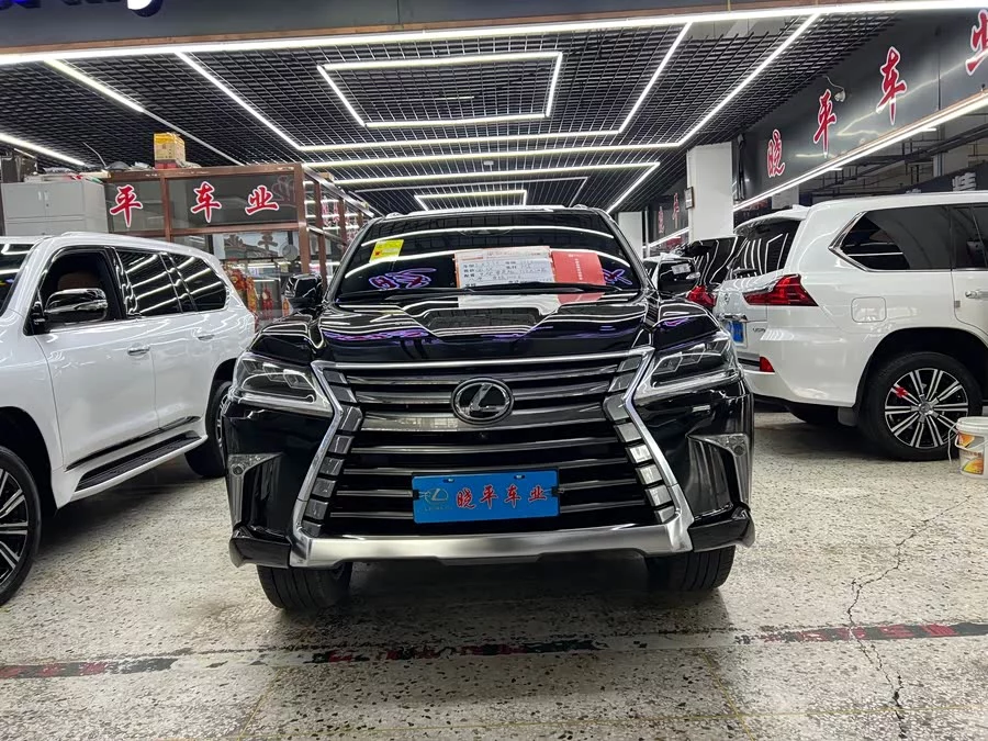 Lexus LX