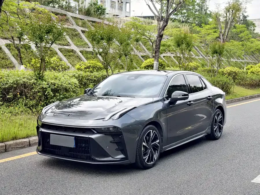 Lynk & Co 03