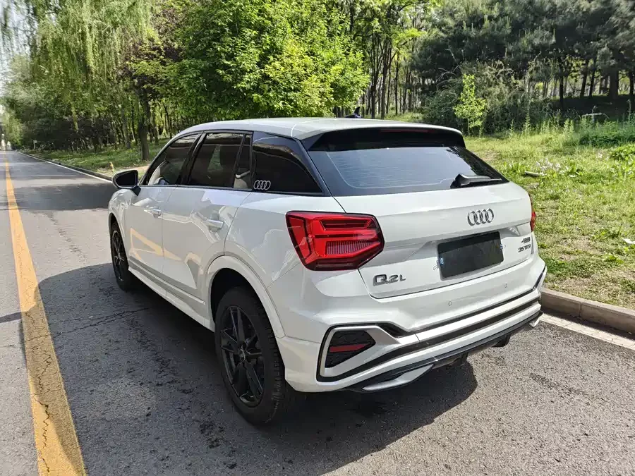 Audi Q2L