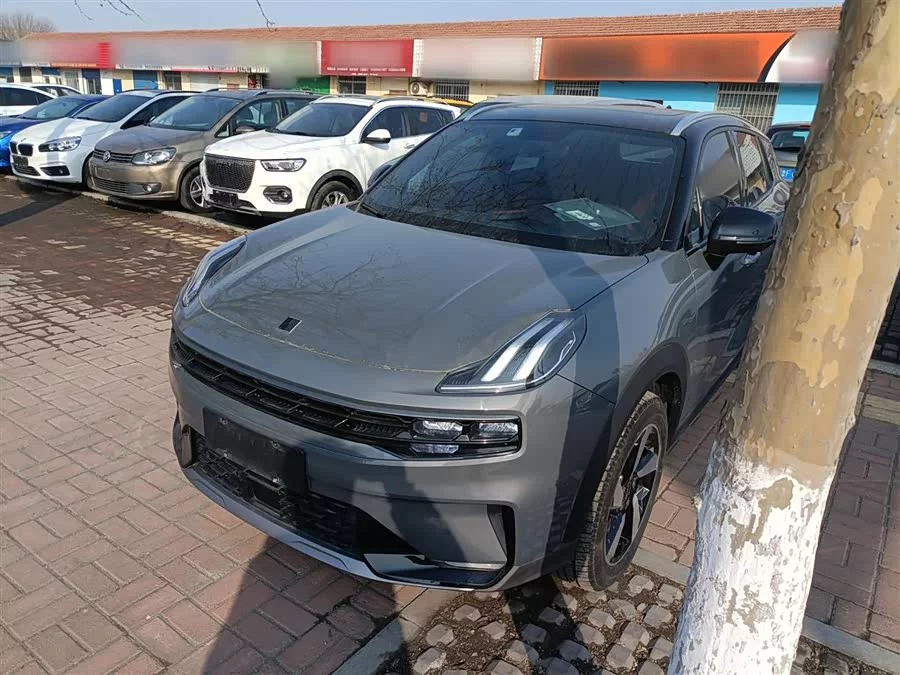 Lynk & Co 06