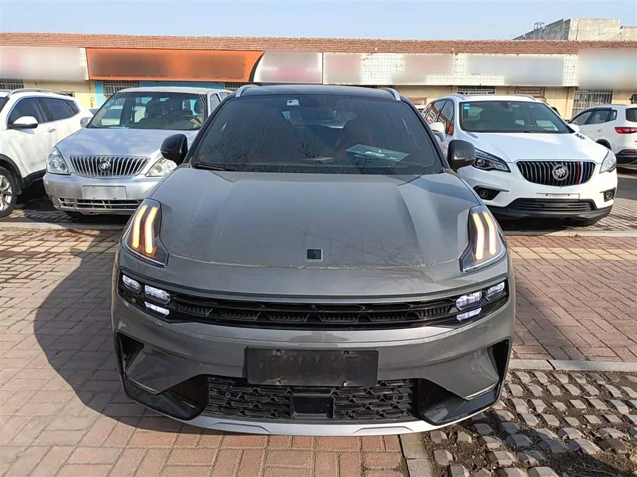 Lynk & Co 06