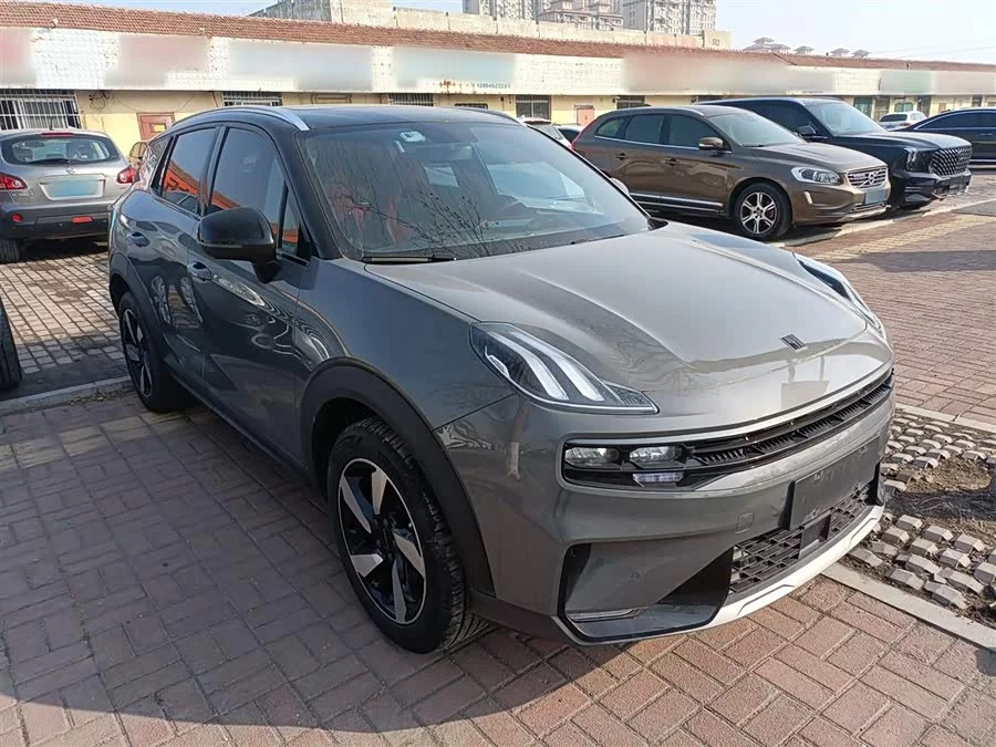Lynk & Co 06