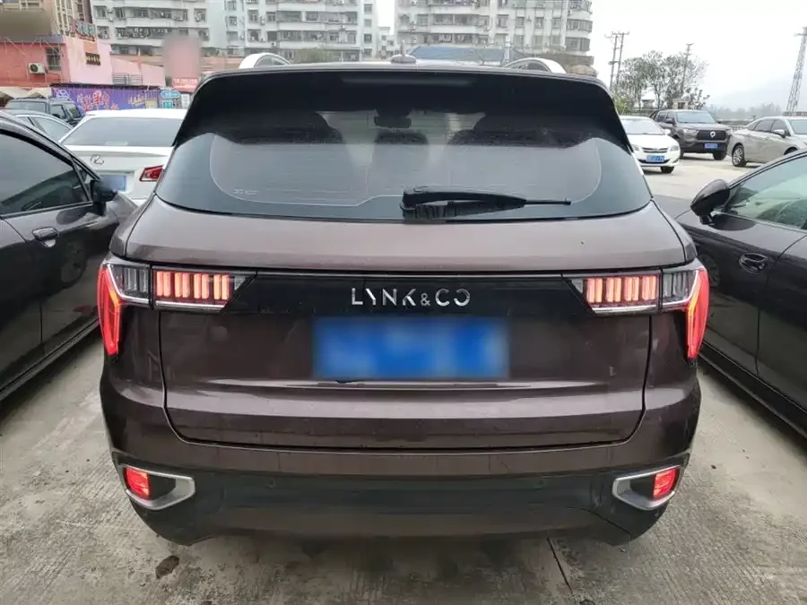 Lynk & Co 01