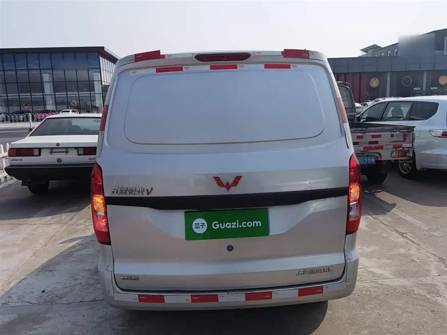 Wuling Hongguang V