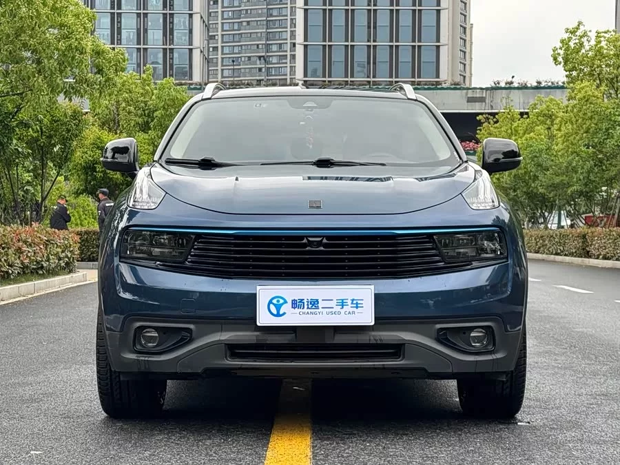 Lynk & Co 01