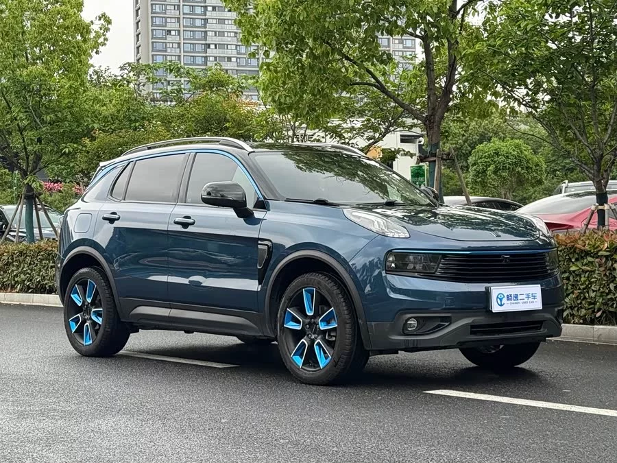 Lynk & Co 01