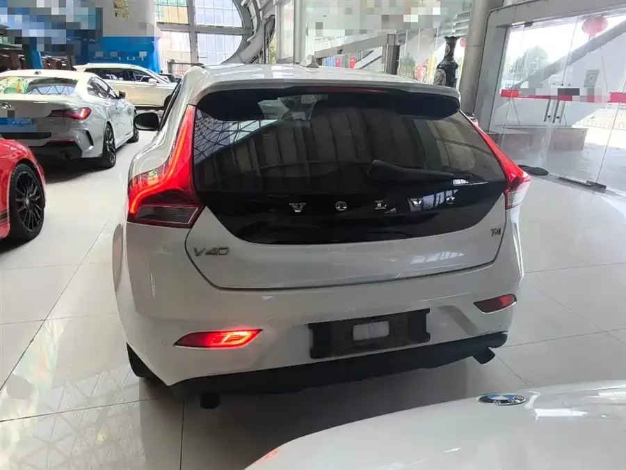 Volvo V40