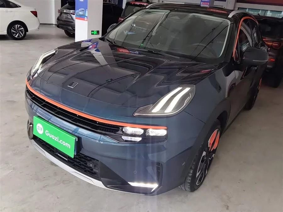 Lynk & Co 06