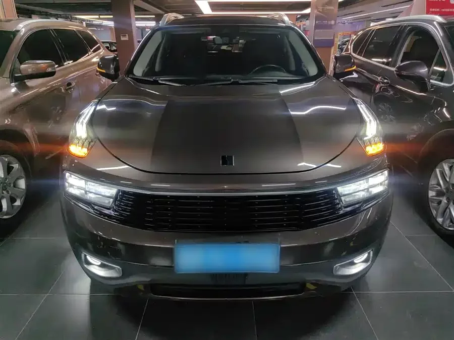 Lynk & Co 01
