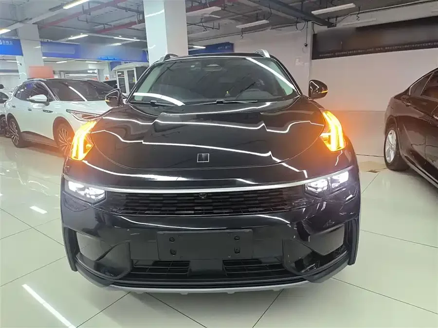 Lynk & Co 01