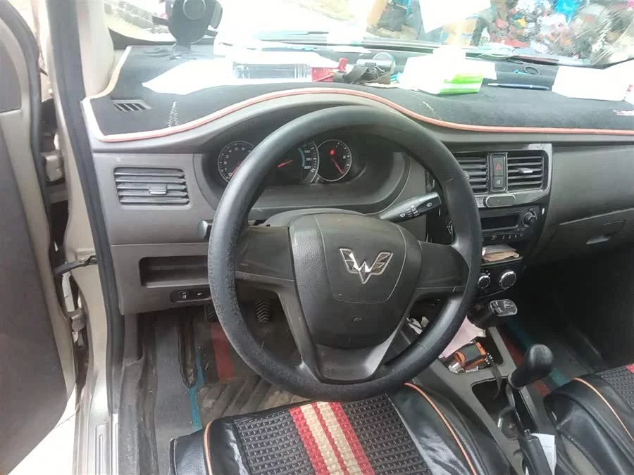 Wuling Rongguang V