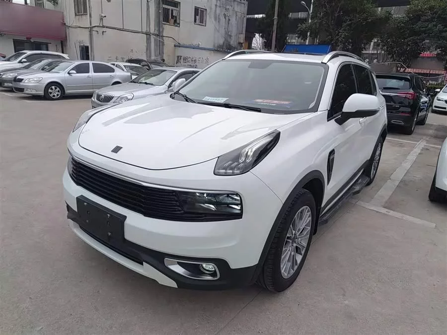 Lynk & Co 01