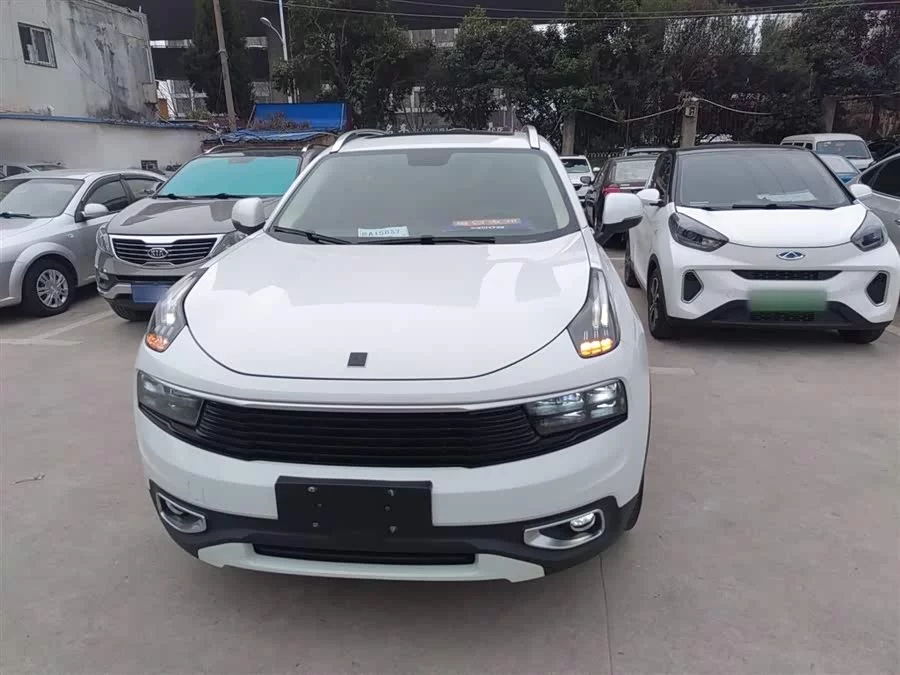 Lynk & Co 01