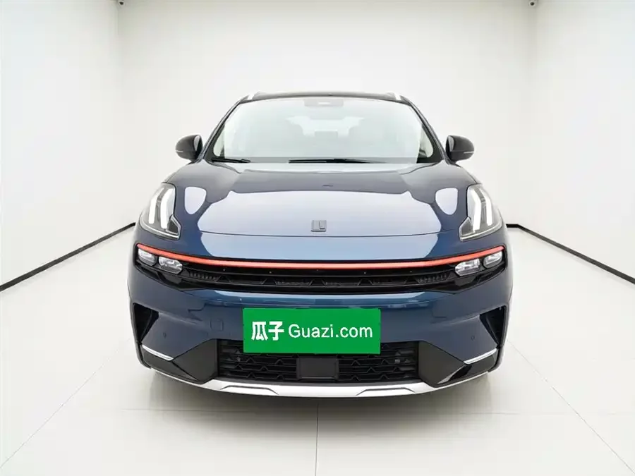 Lynk & Co 06