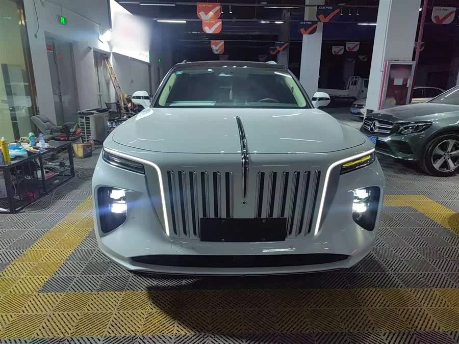 Hongqi E-HS9