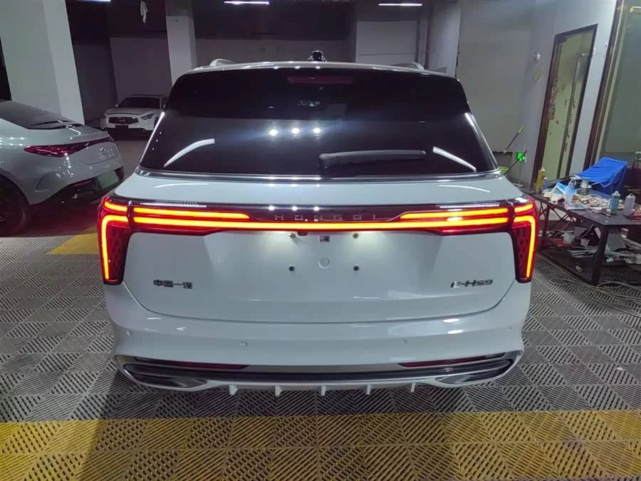 Hongqi E-HS9