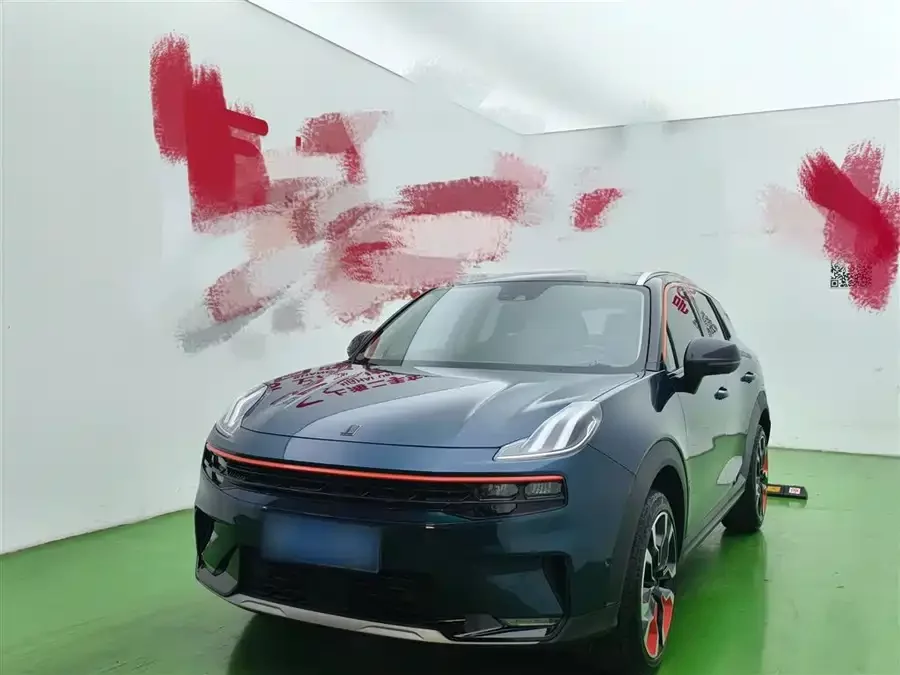 Lynk & Co 06