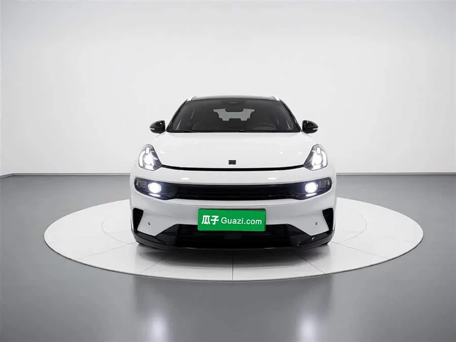 Lynk & Co 06