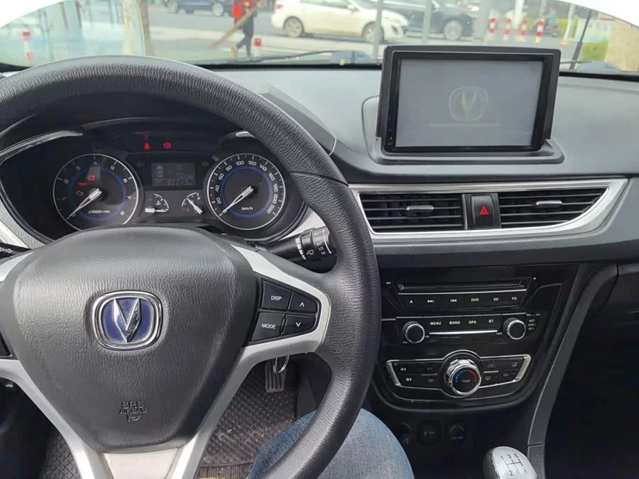Changan Yuexiang V7