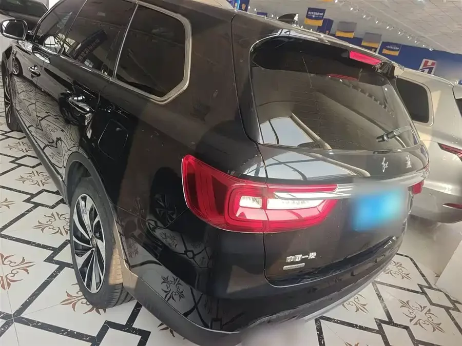 Hongqi HS7