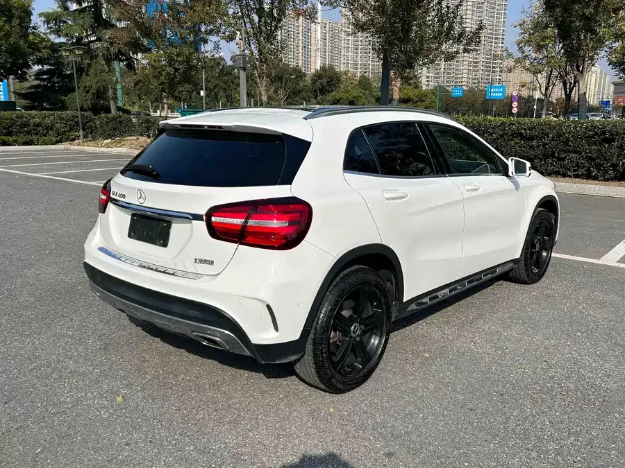 Mercedes Benz GLA