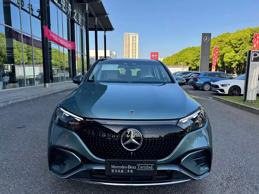 Mercedes Benz EQE SUV
