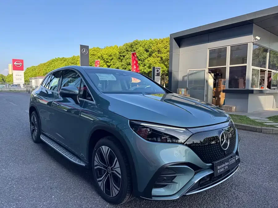 Mercedes Benz EQE SUV