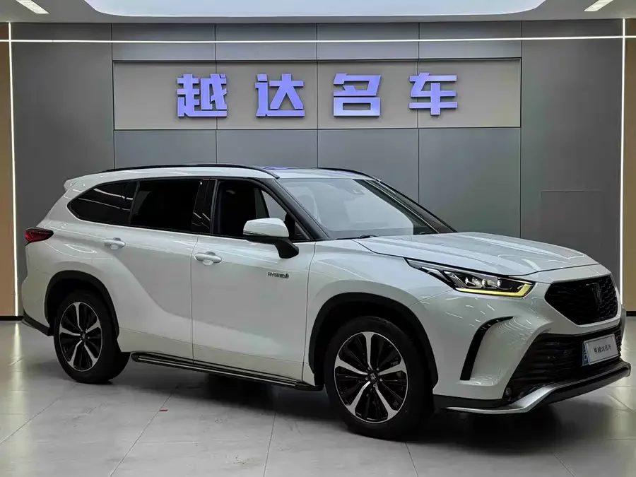 Toyota Crown Land