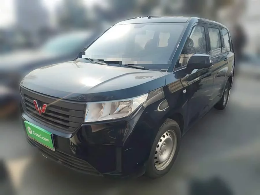 Wuling Hongguang PLUS