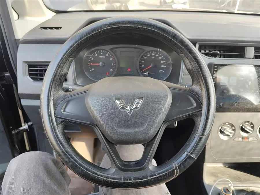 Wuling Hongguang PLUS