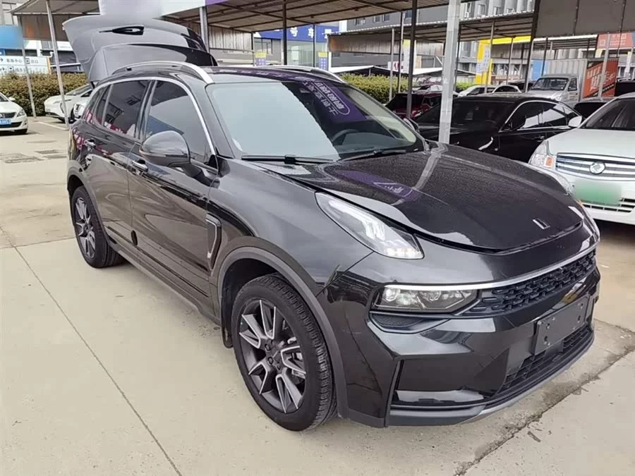 Lynk & Co 01