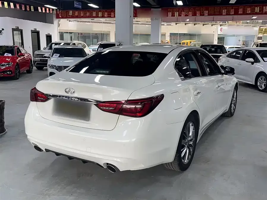 Infiniti Q50L