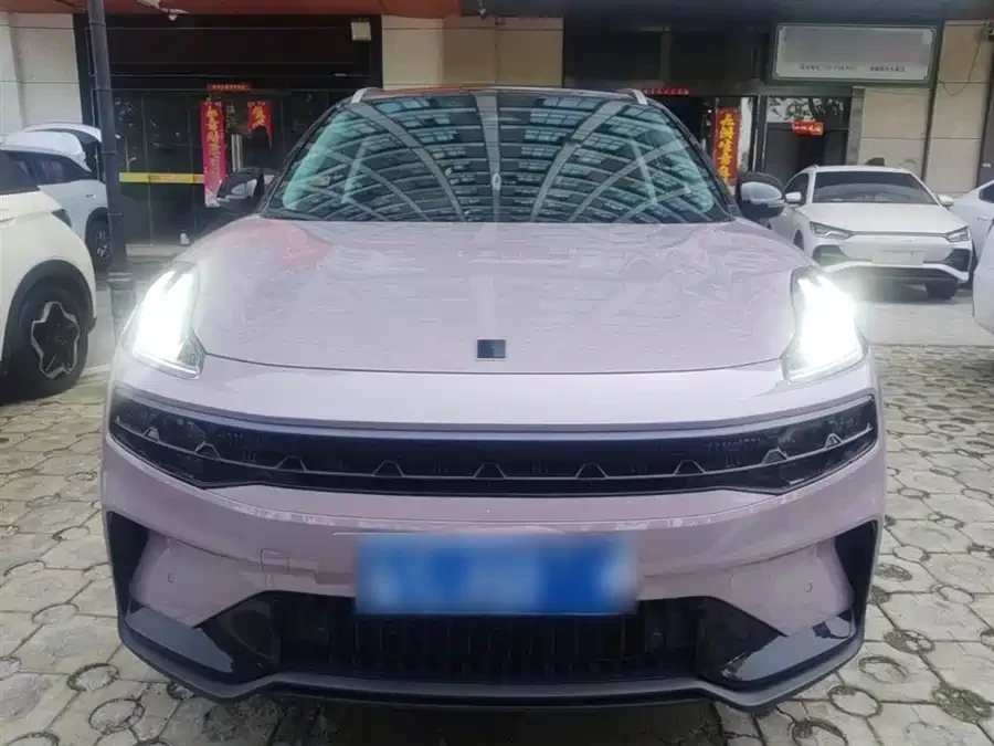 Lynk & Co 06