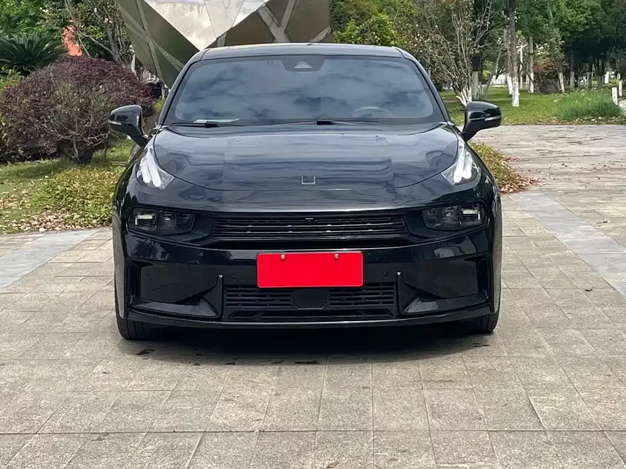 Lynk & Co 03