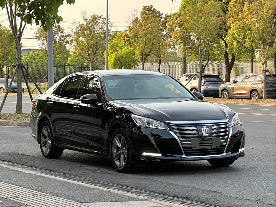 Toyota crown