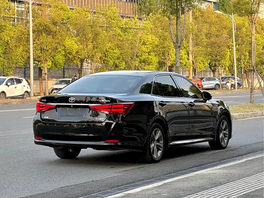 Toyota crown