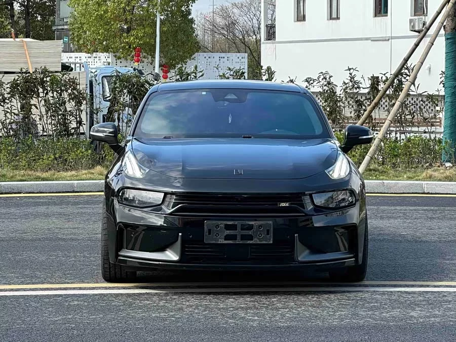 Lynk & Co 03