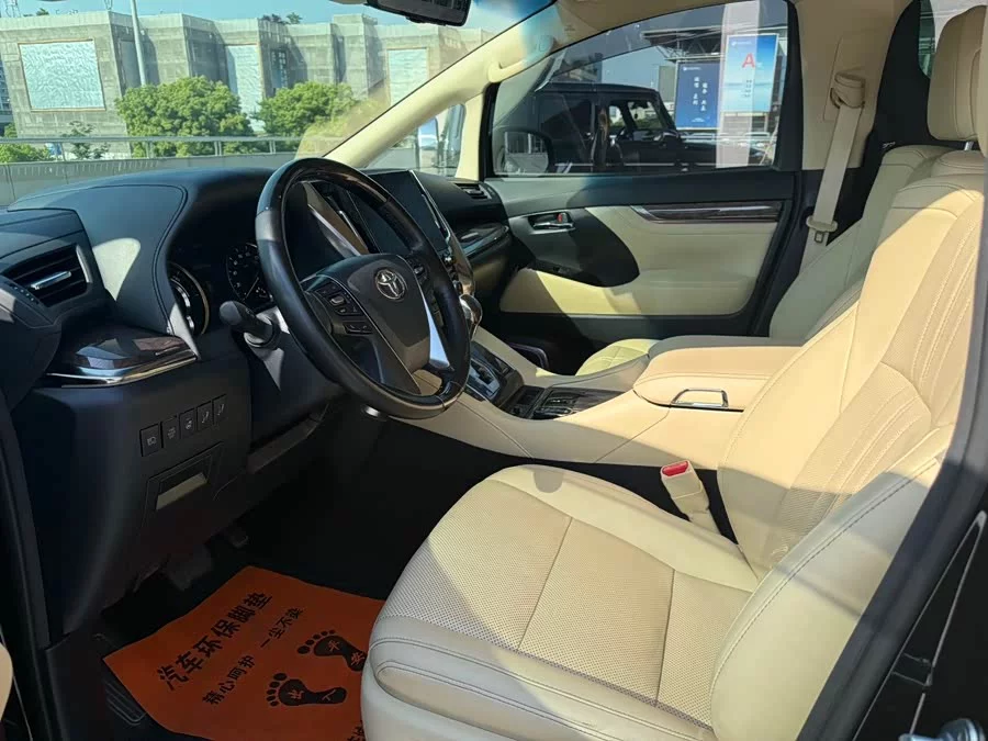 Toyota Crown Vellfire