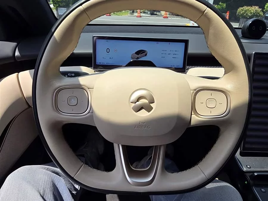 NIO ET5