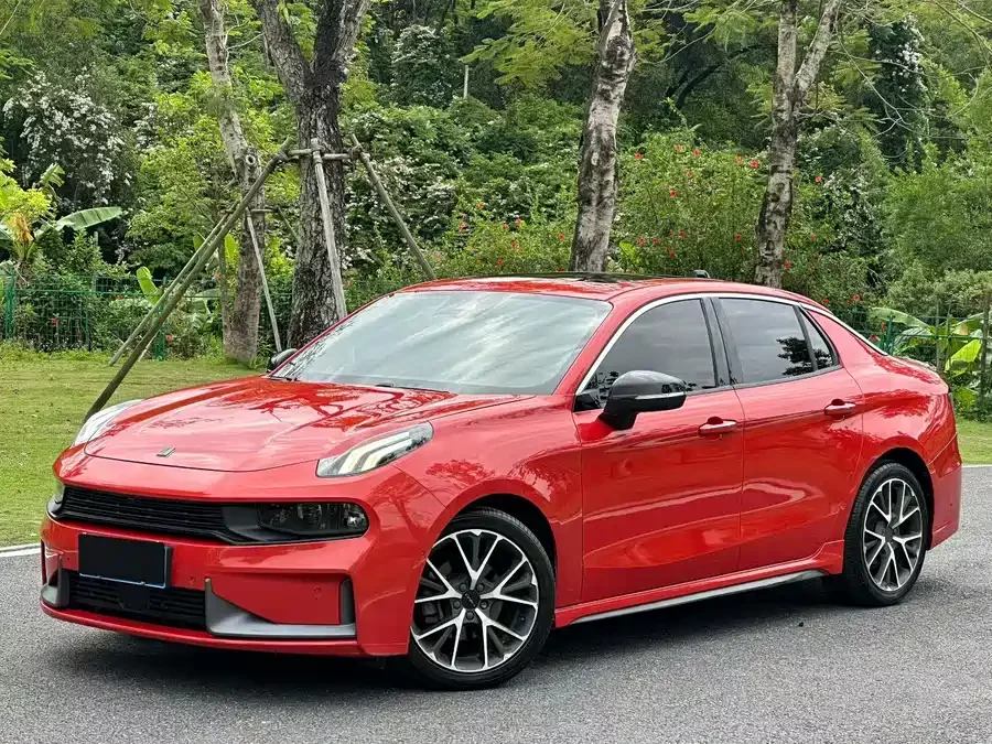 Lynk & Co 03